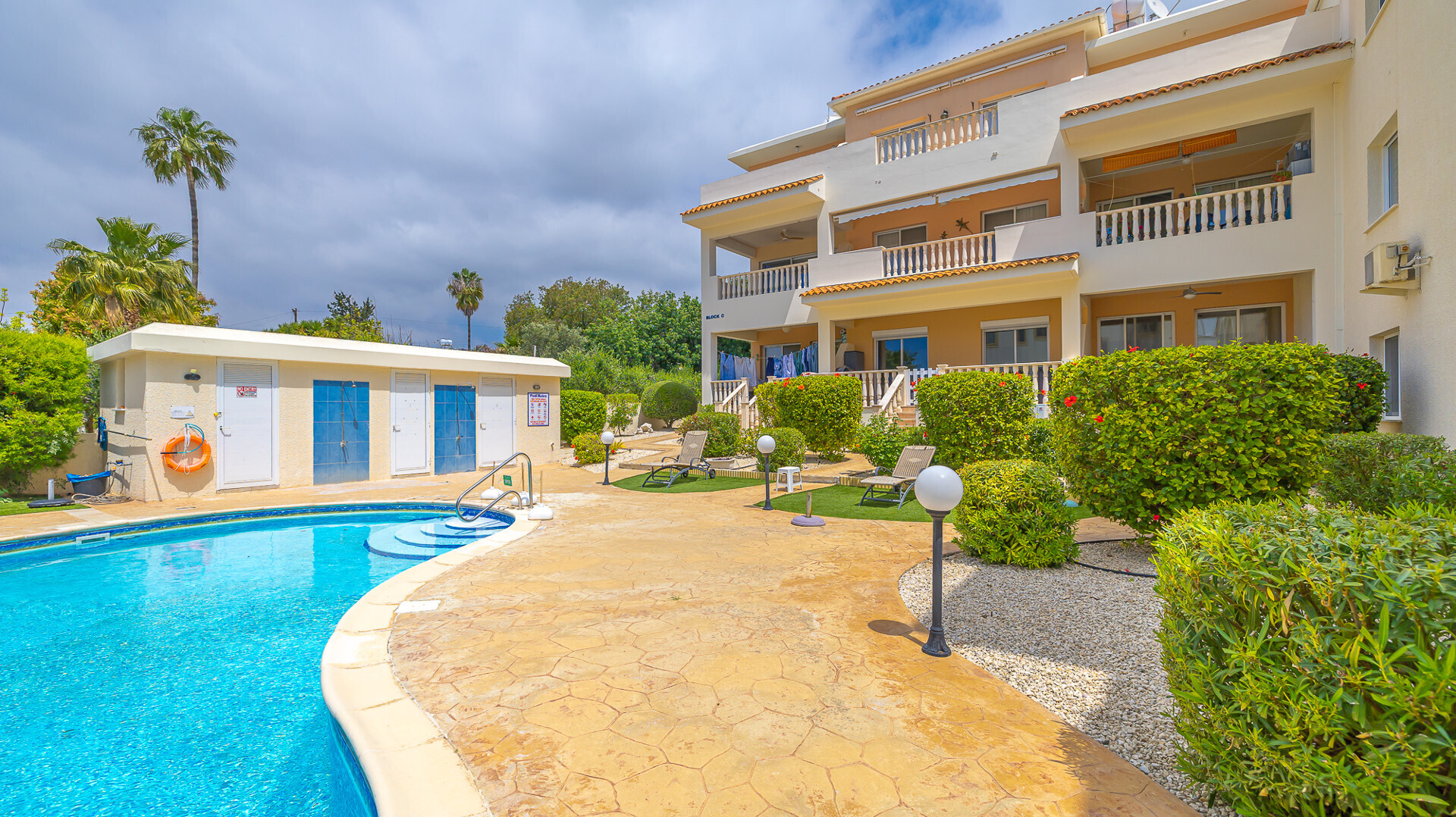 Garden mit Pool