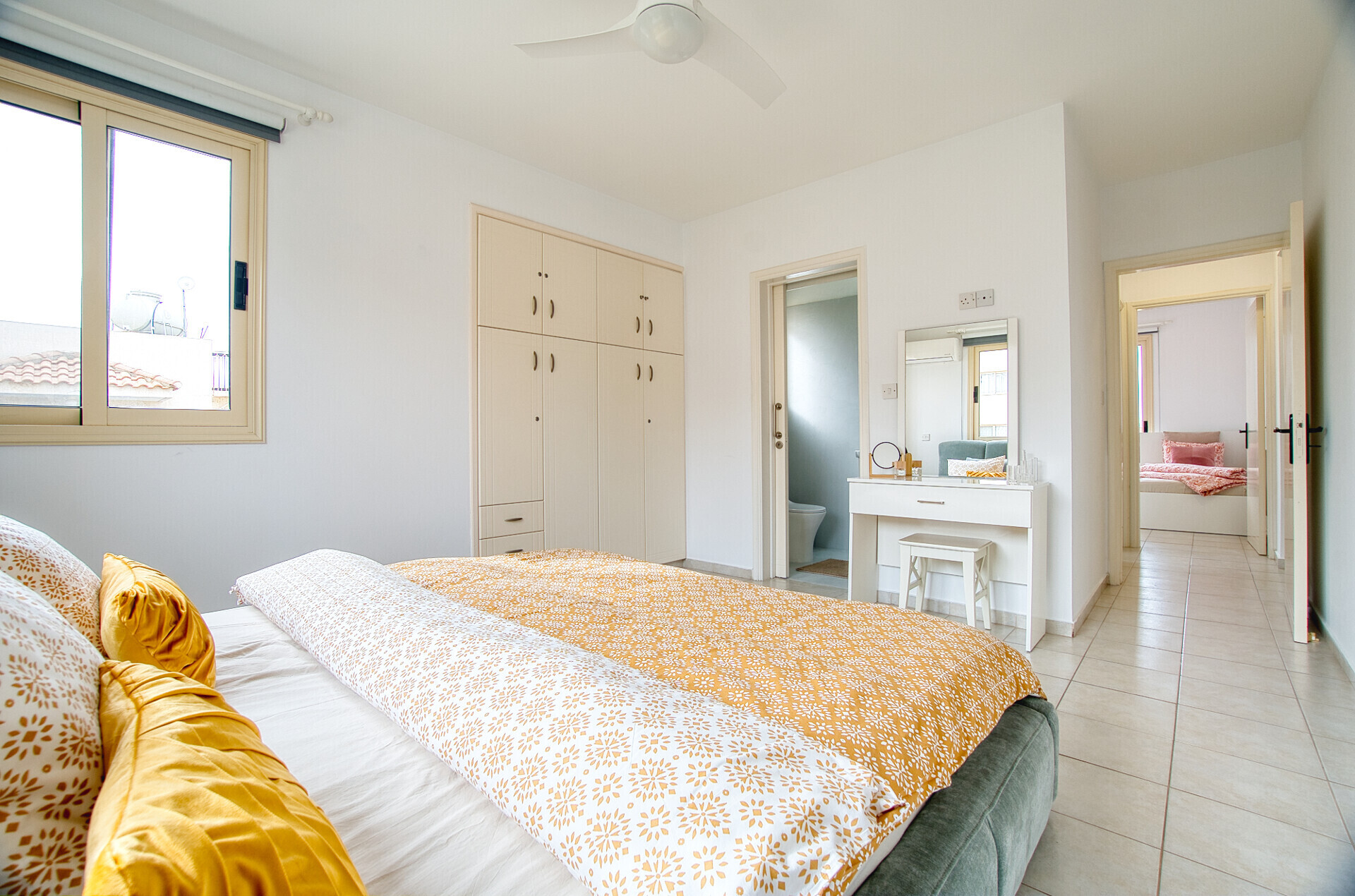 Schlafzimmer 1