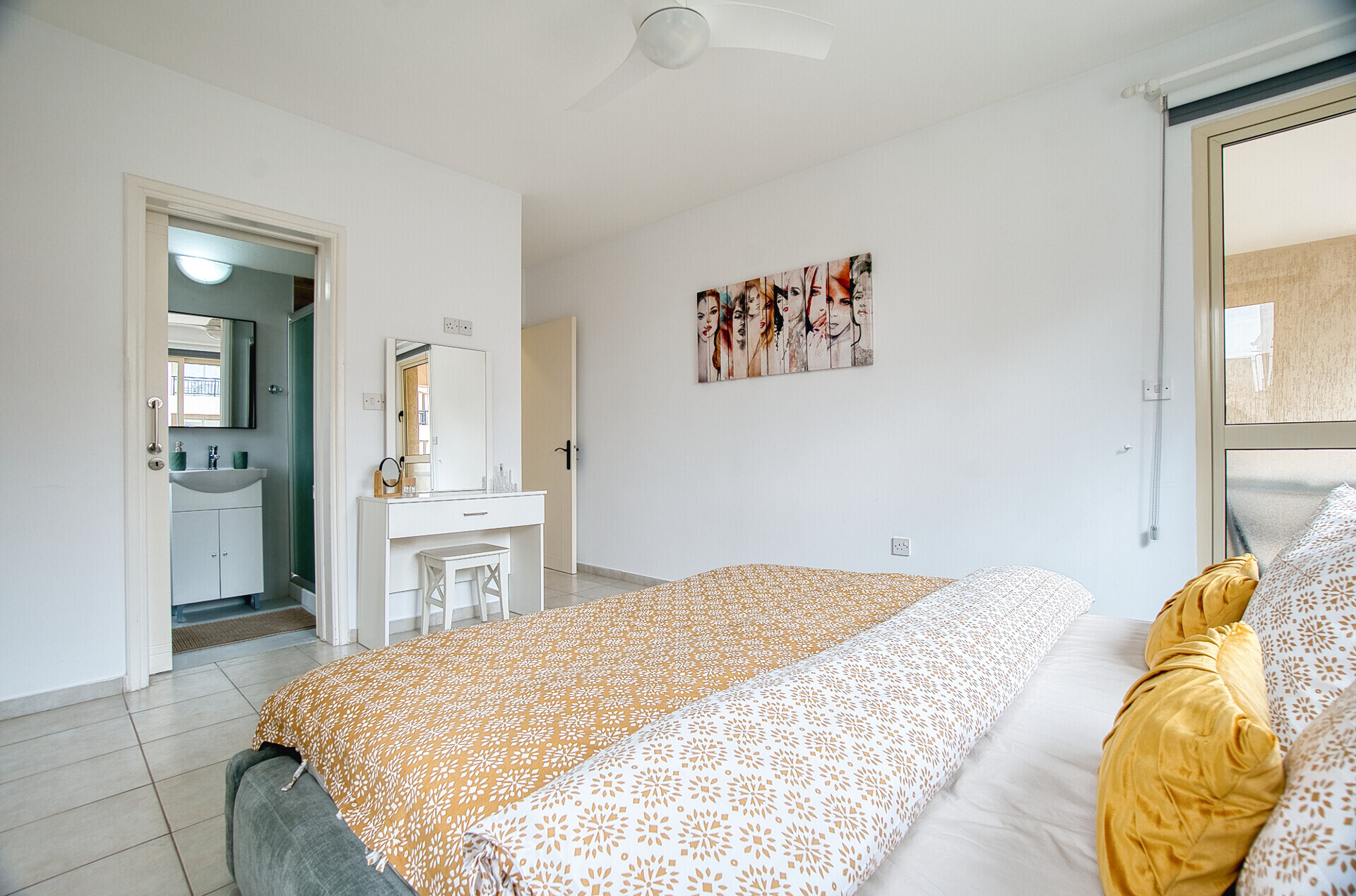 Schlafzimmer 1