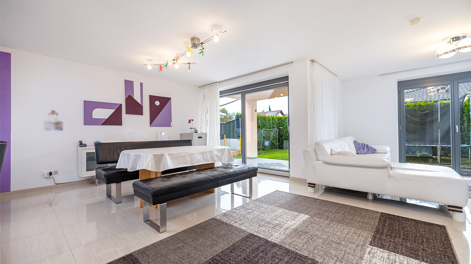 Wohnzimmer mit Essbereich