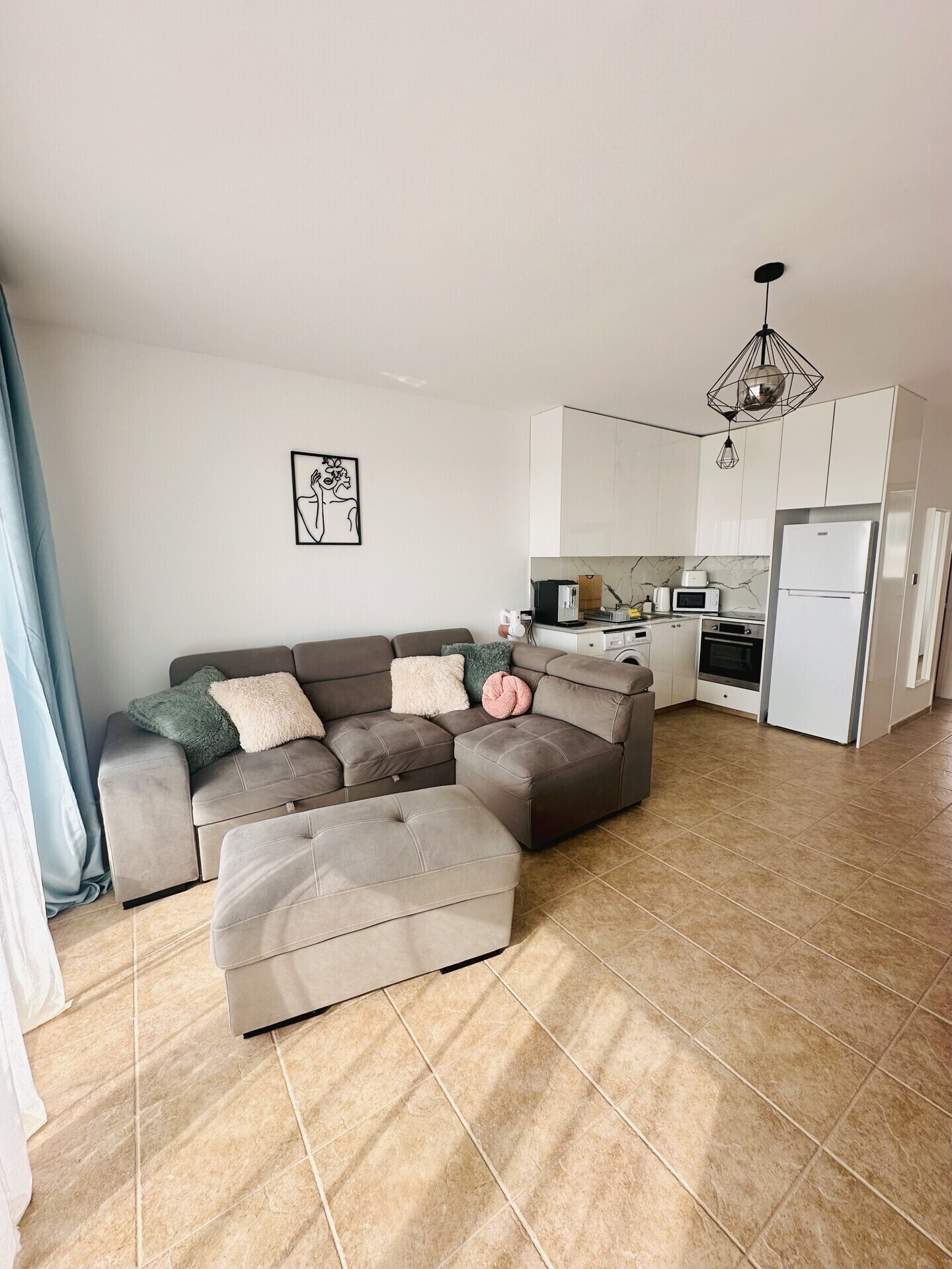 Wohnzimmer mit Küche