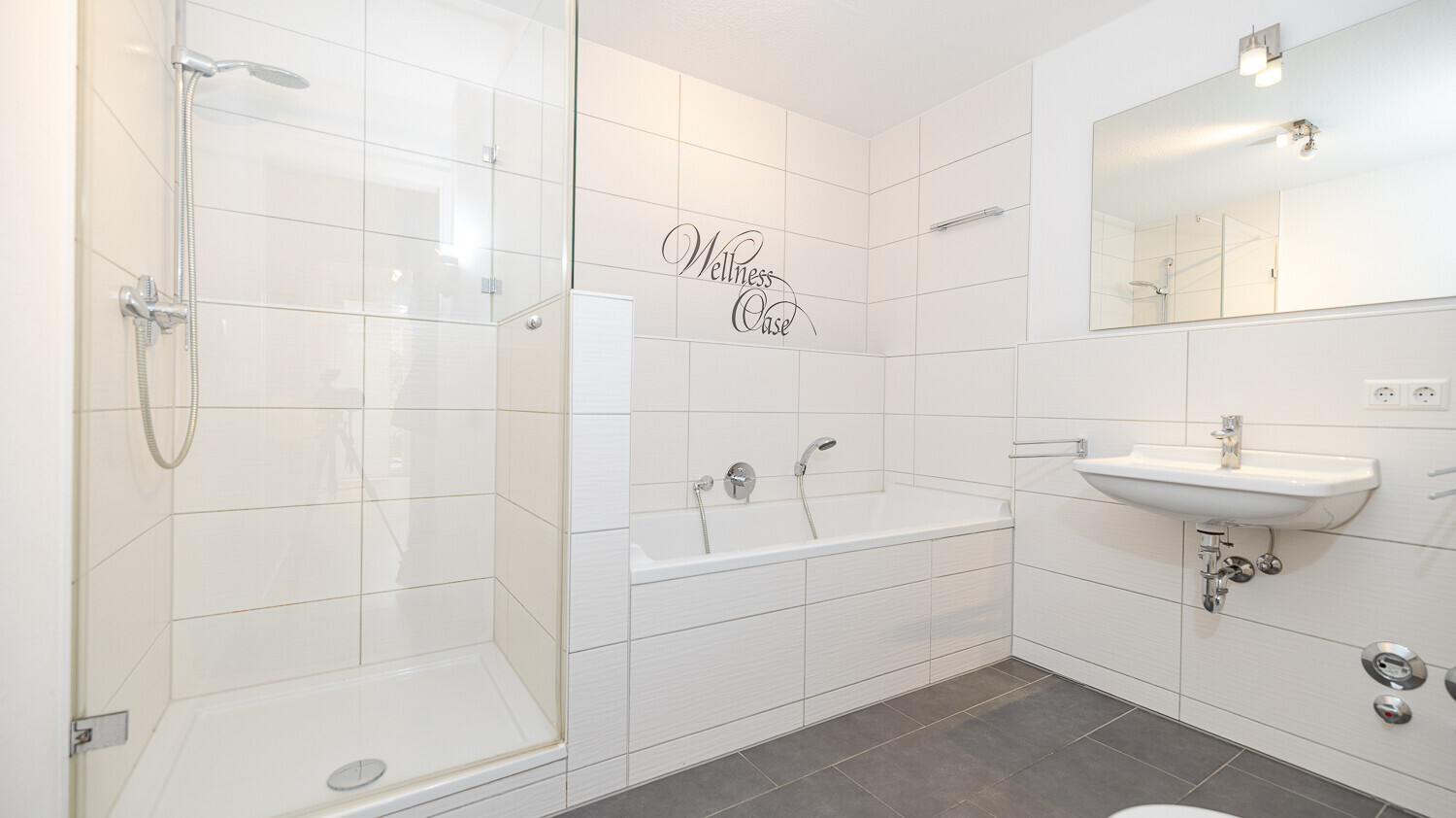 Badezimmer mit Dusche