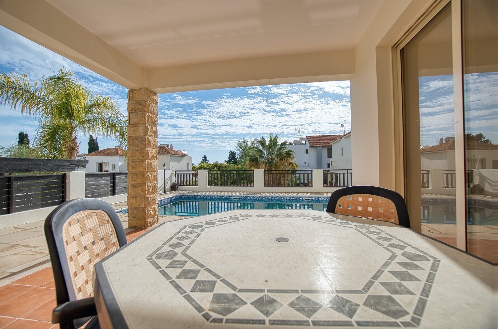 Terrasse mit Pool