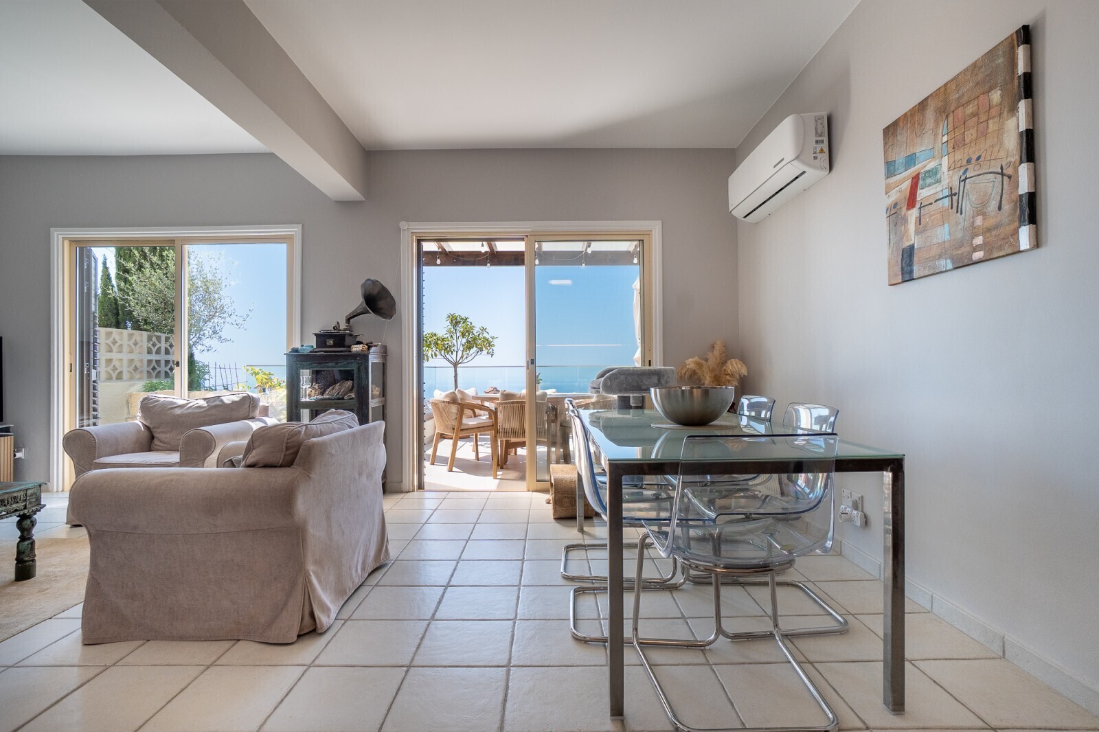 Essbereich Wohnzimmer mit Meerblick