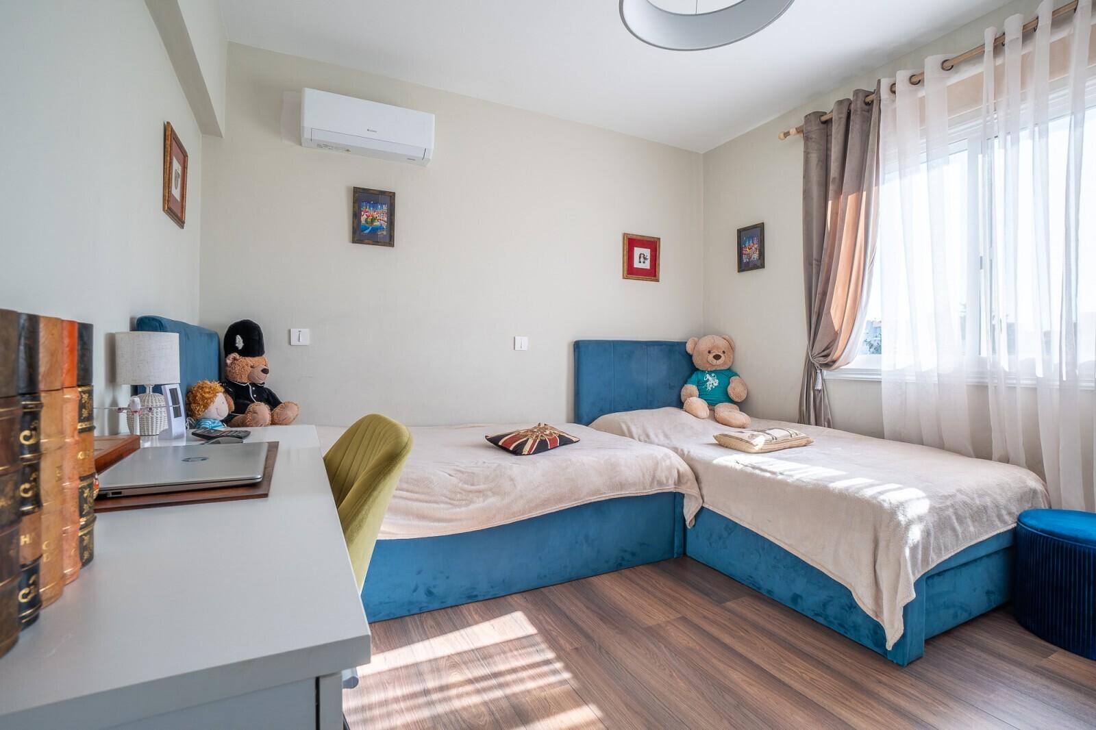 Schlafzimmer 2
