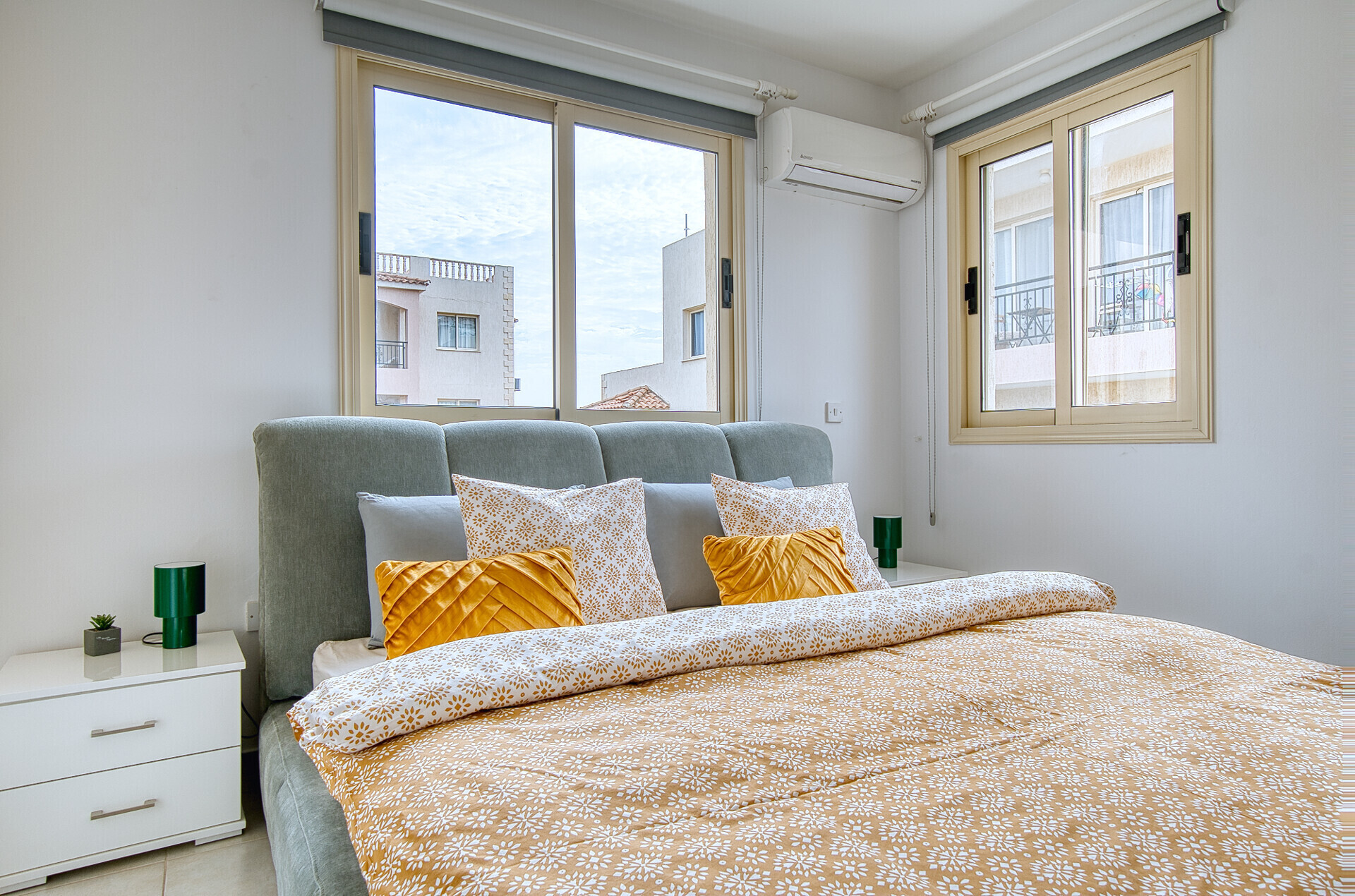 Schlafzimmer 1