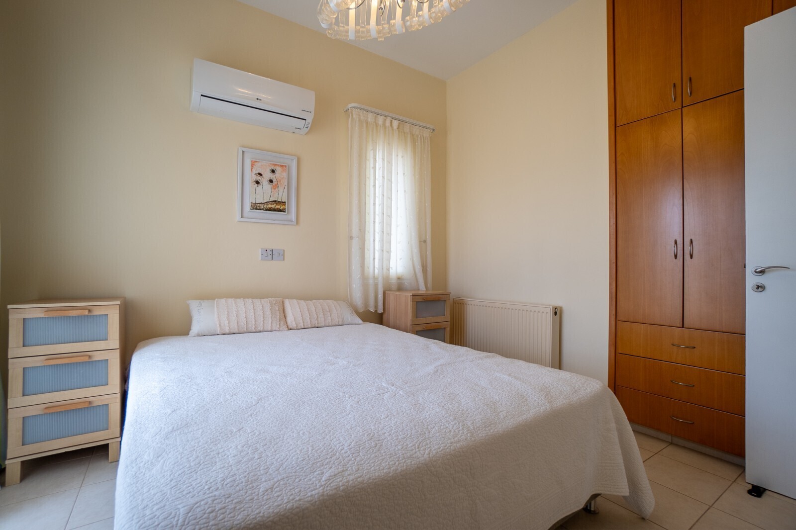 Schlafzimmer 1