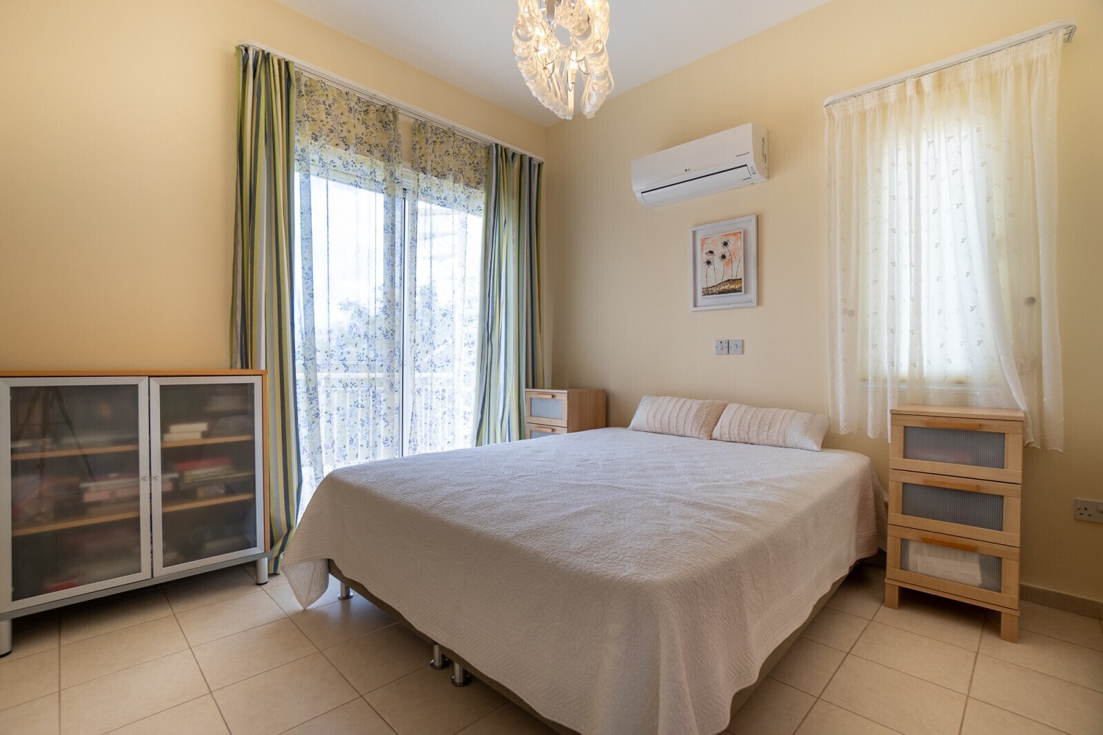 Schlafzimmer 1
