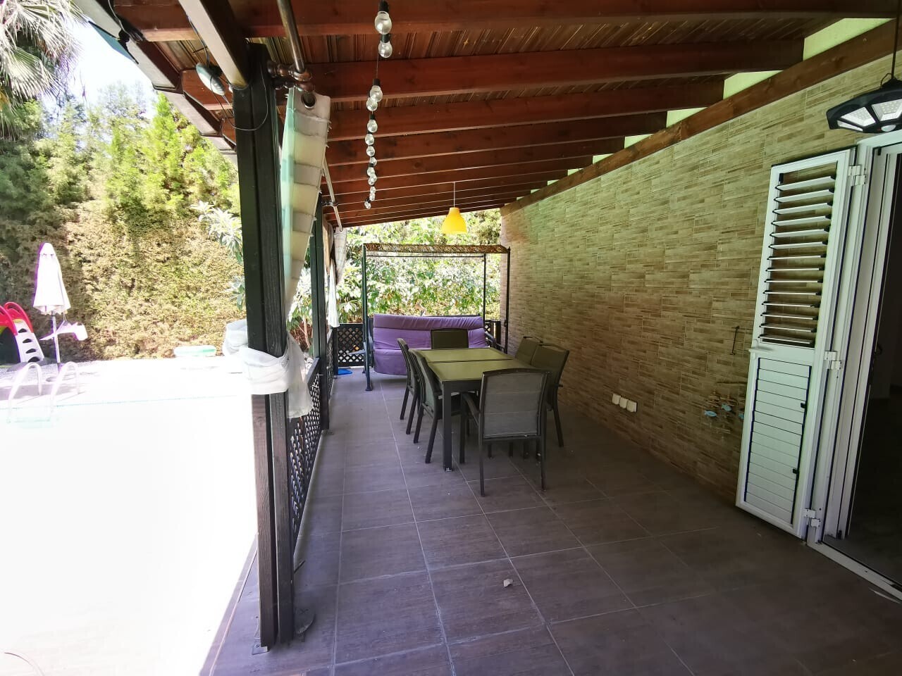 überdachte Terrasse