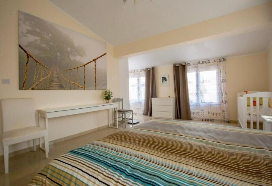 Schlafzimmer 1