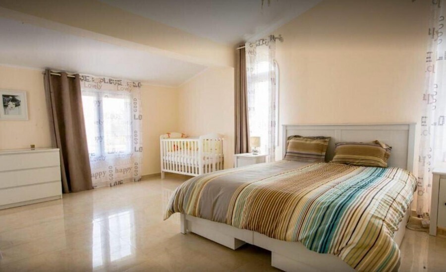 Schlafzimmer 1