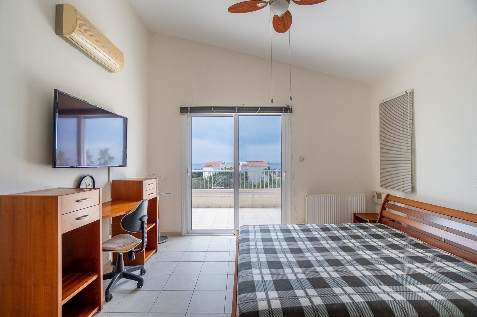 Schlafzimmer 1