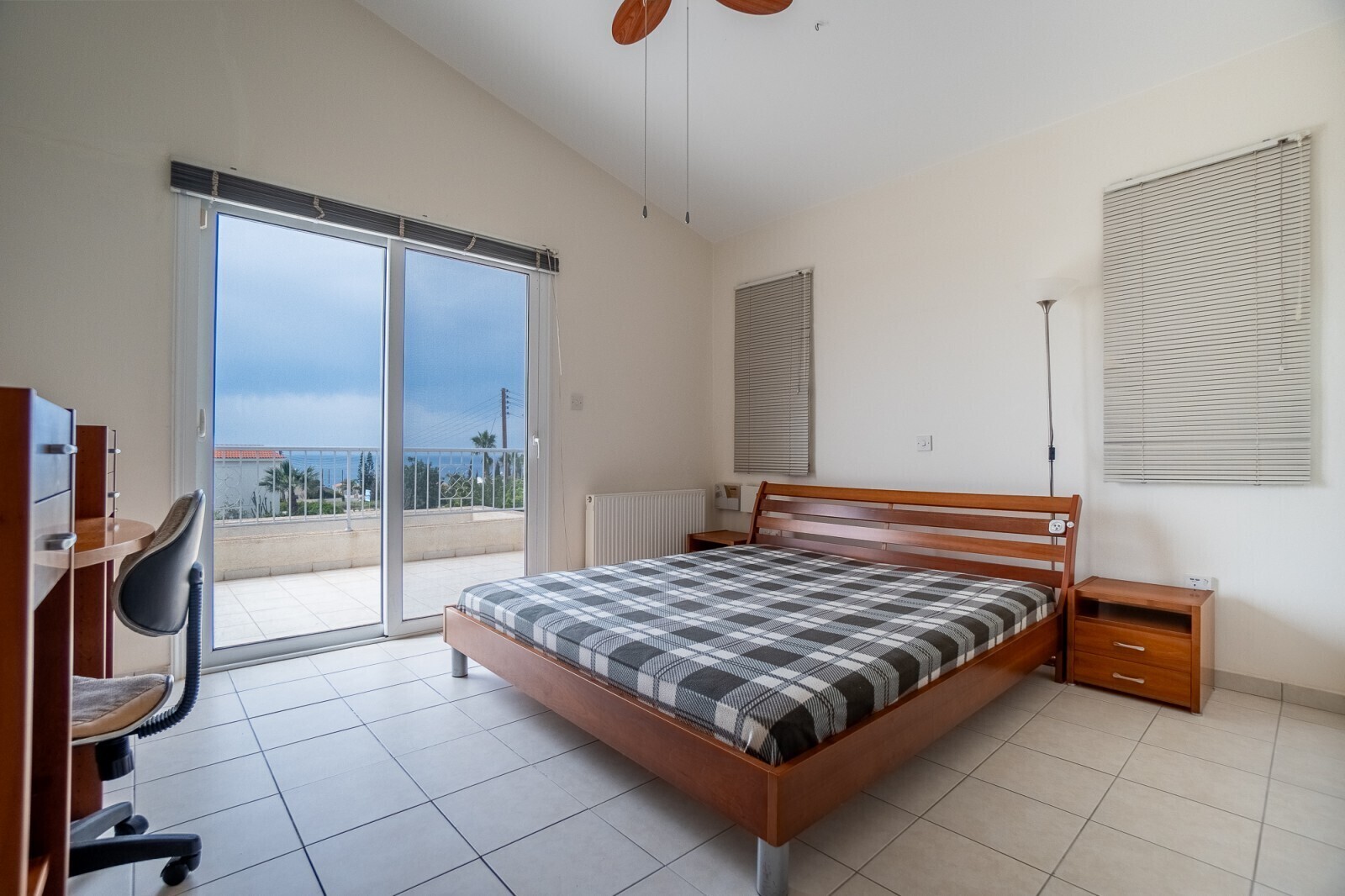 Schlafzimmer 1