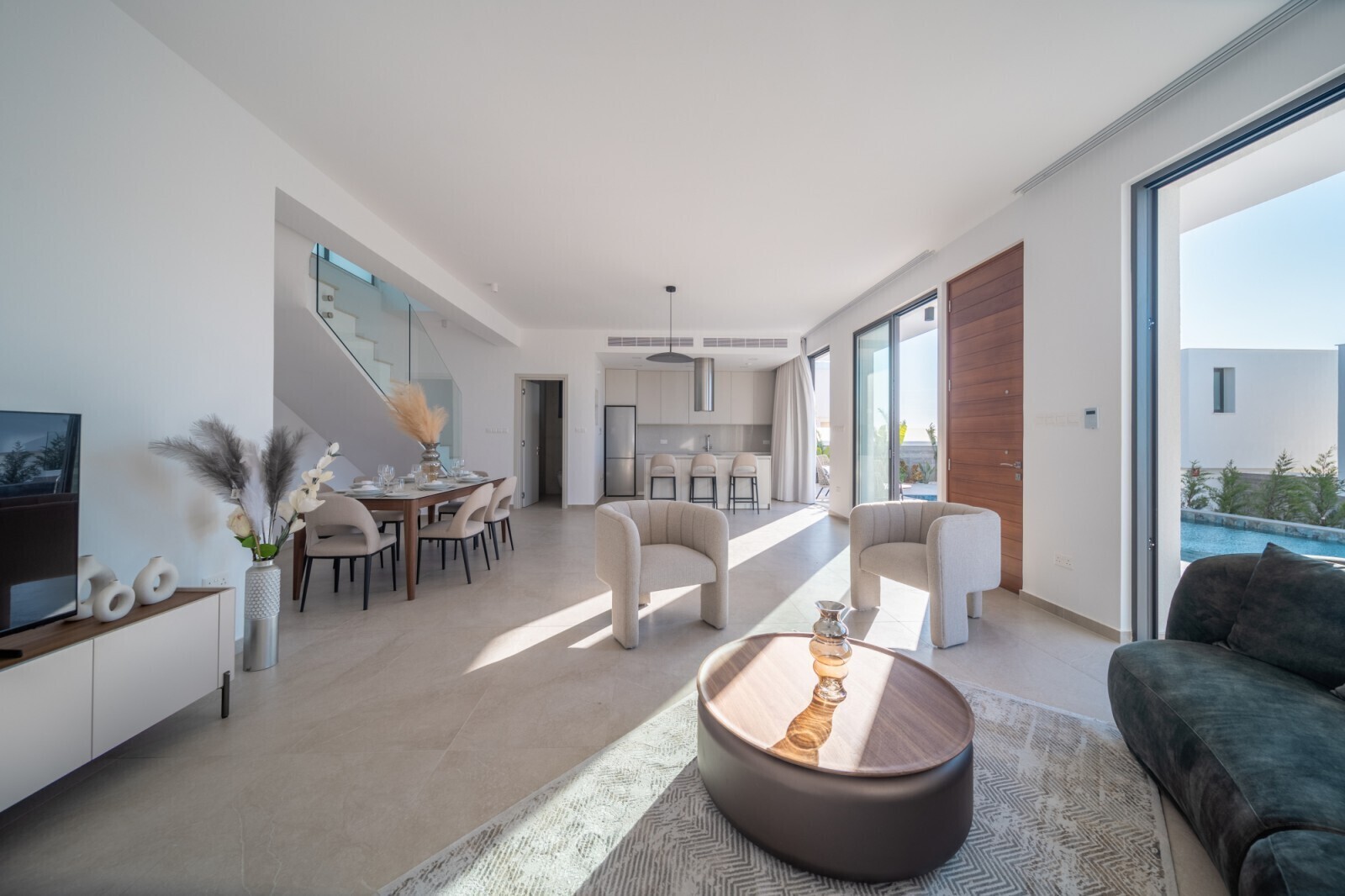 Wohnzimmer mit Küche Essbereich