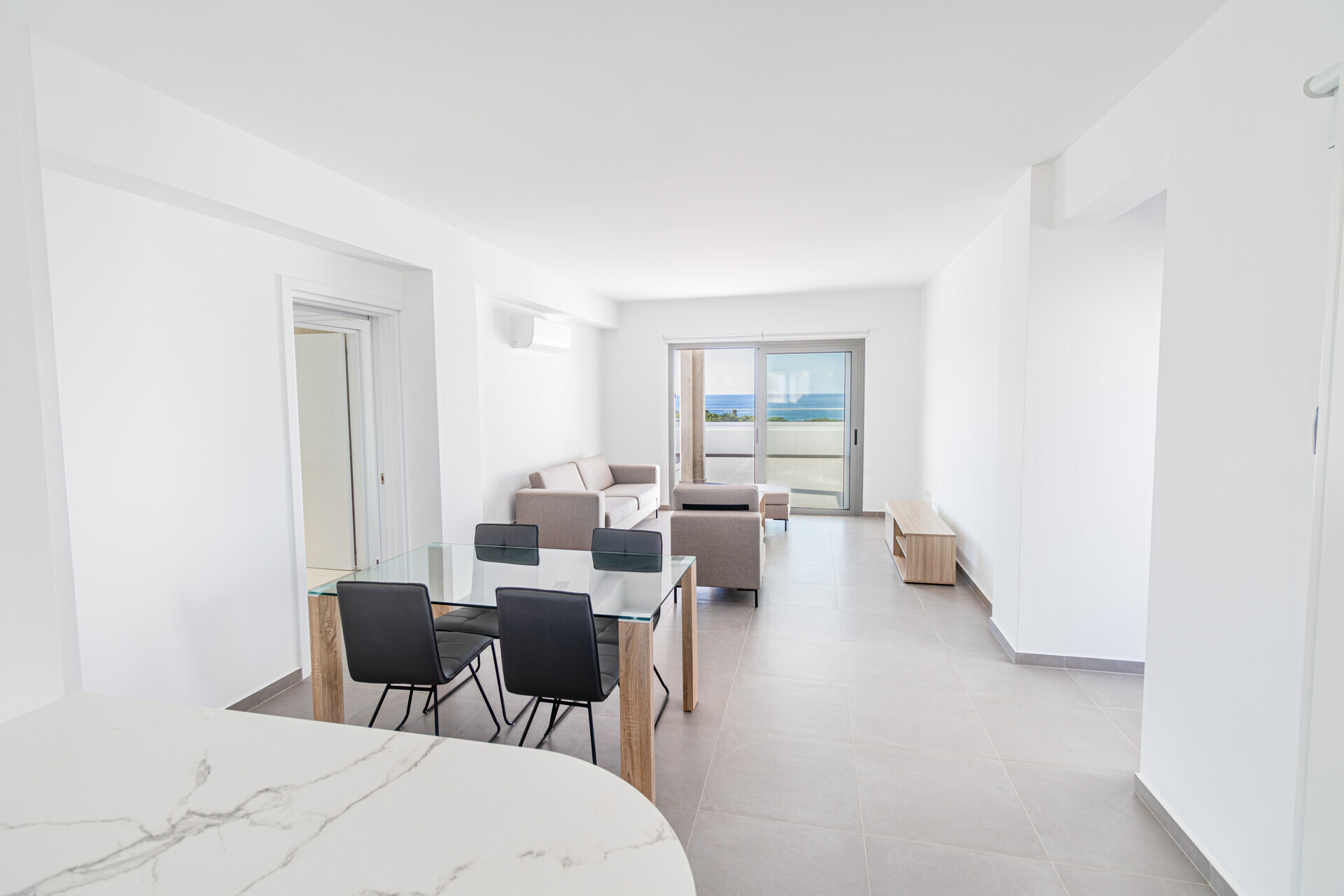 Wohnzimmer mit Küche