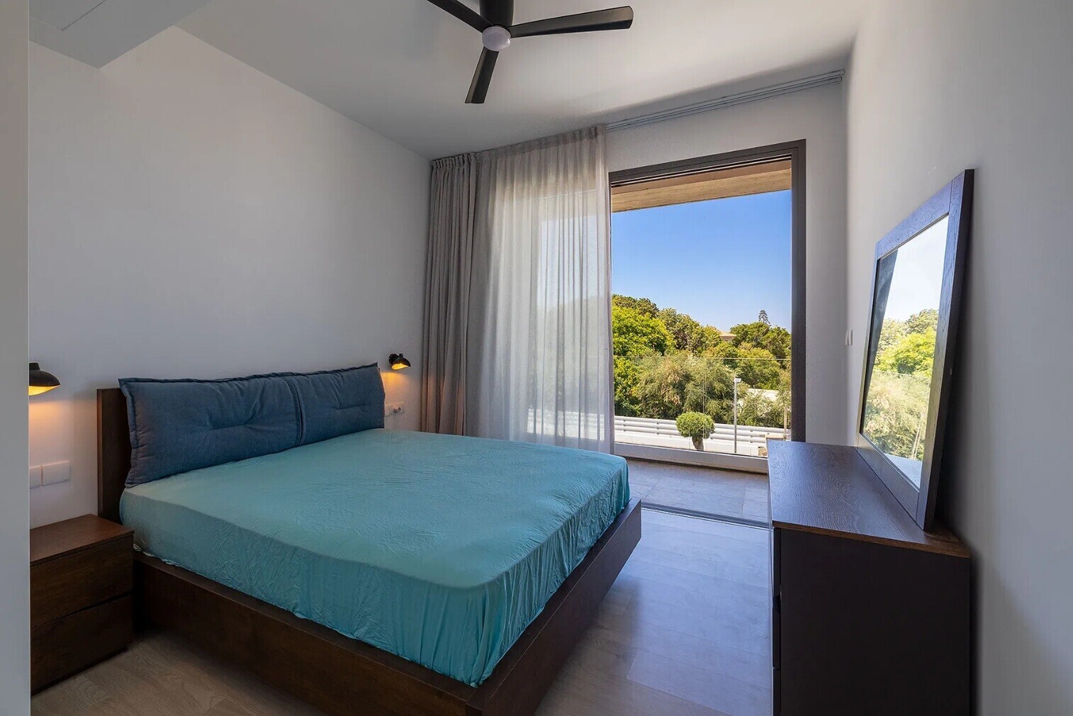 Schlafzimmer 1