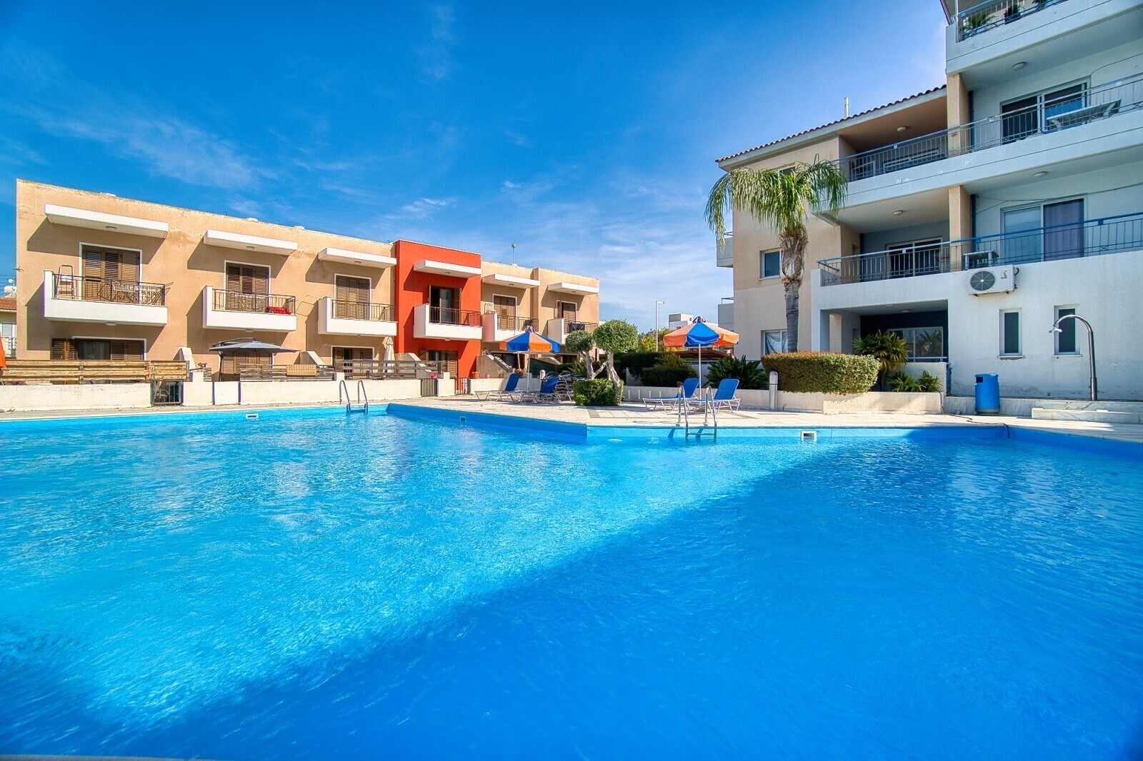 Komplex mit Pool