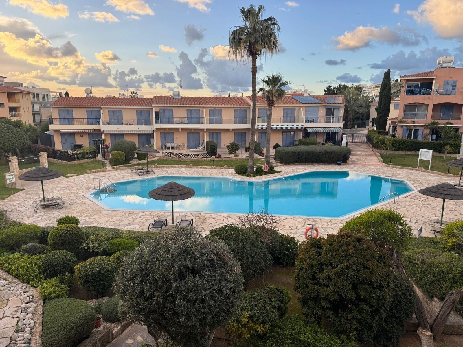 Komplex mit Pool