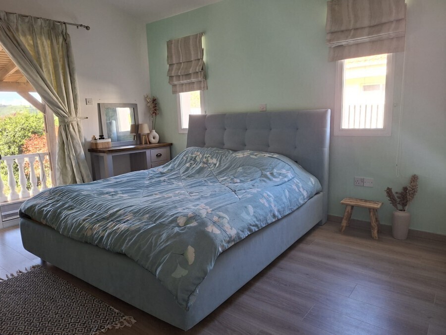 Schlafzimmer 1