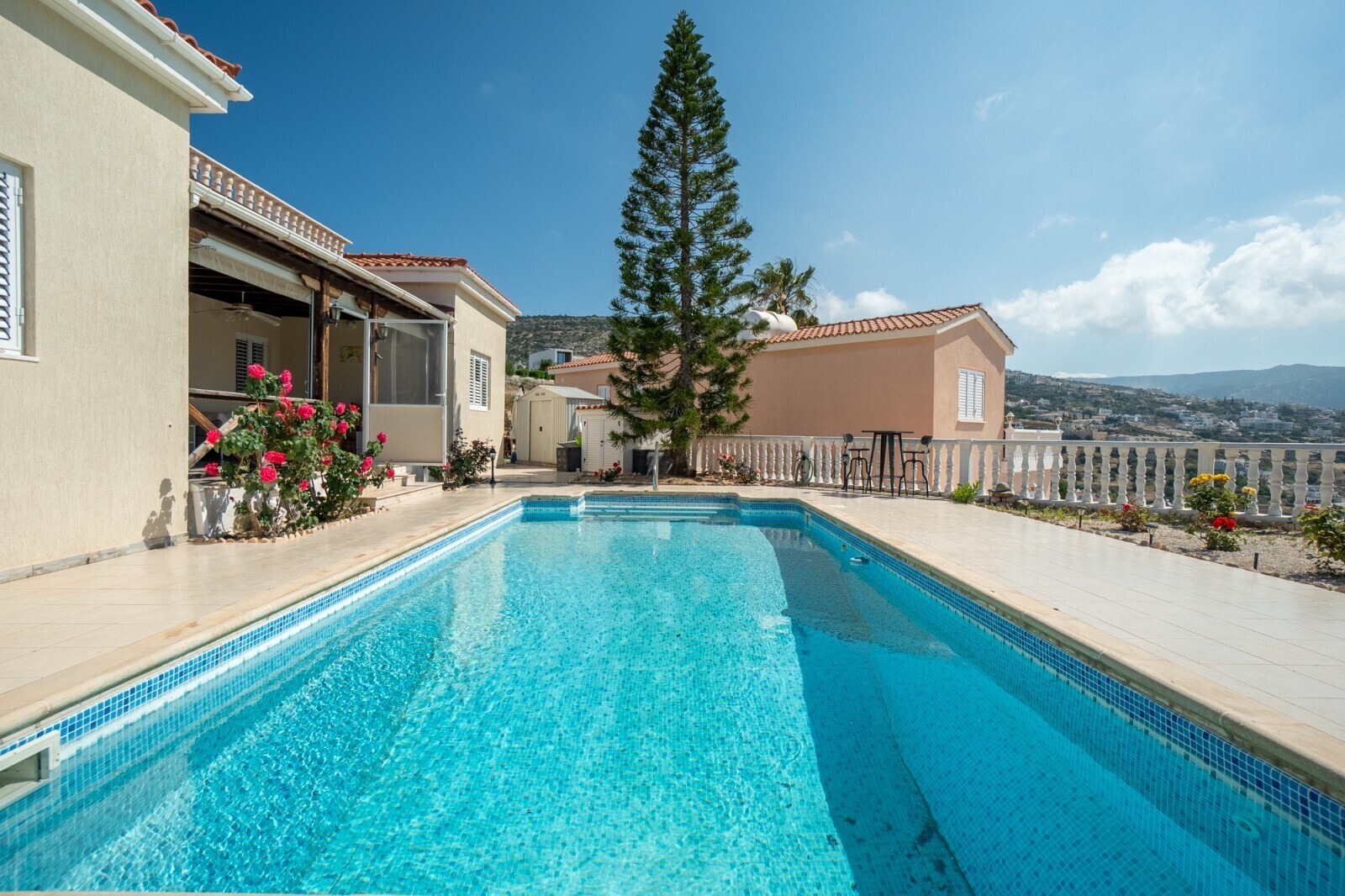 Bungalow mit Pool