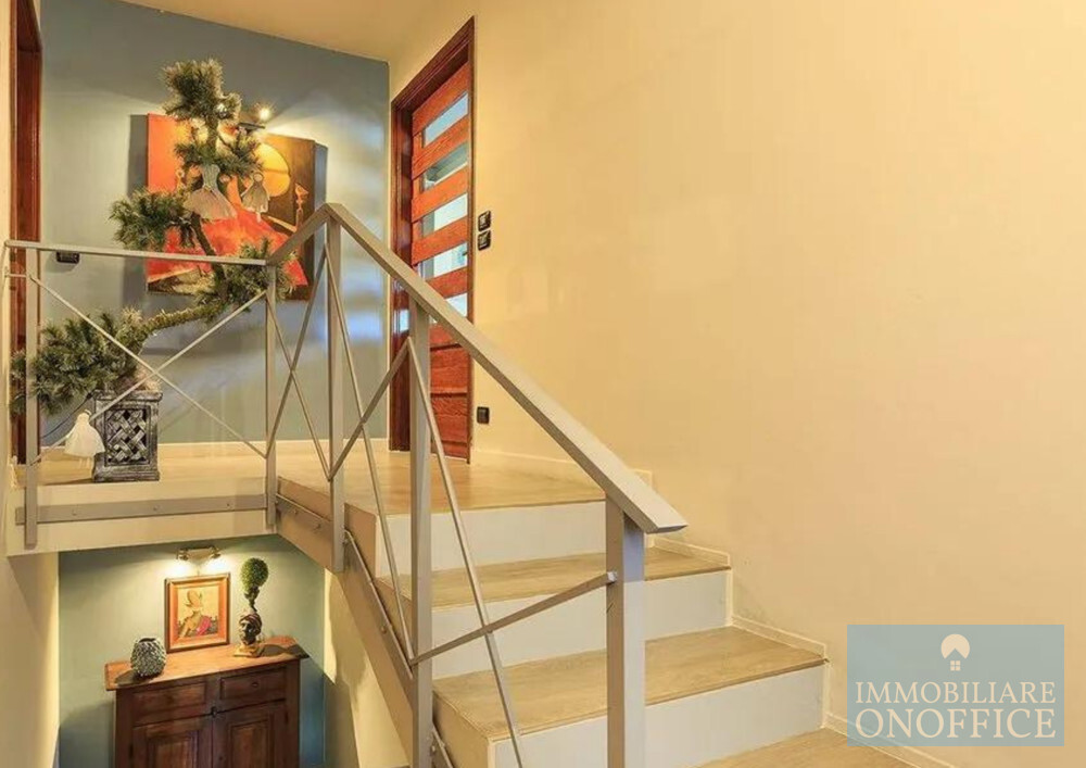 Scalinata all'area soppalcata