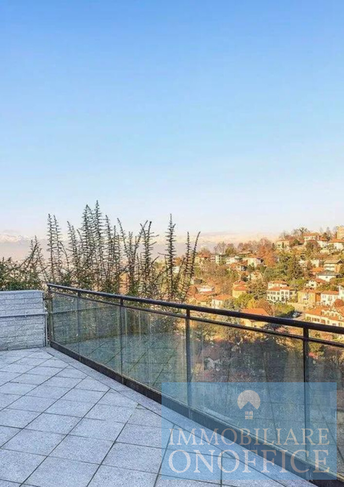 terrazzo con vista sulla città