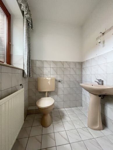 Gäste-WC Erdgeschoss.jpg