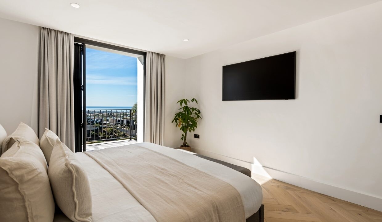 Jennifer-Villa-Monte-Halcones-HD-24-1240x720