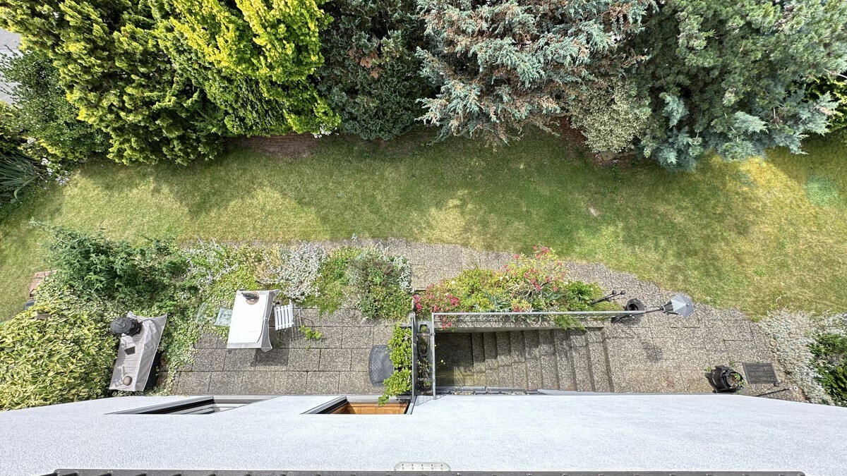 DG Blick auf die Südterrasse