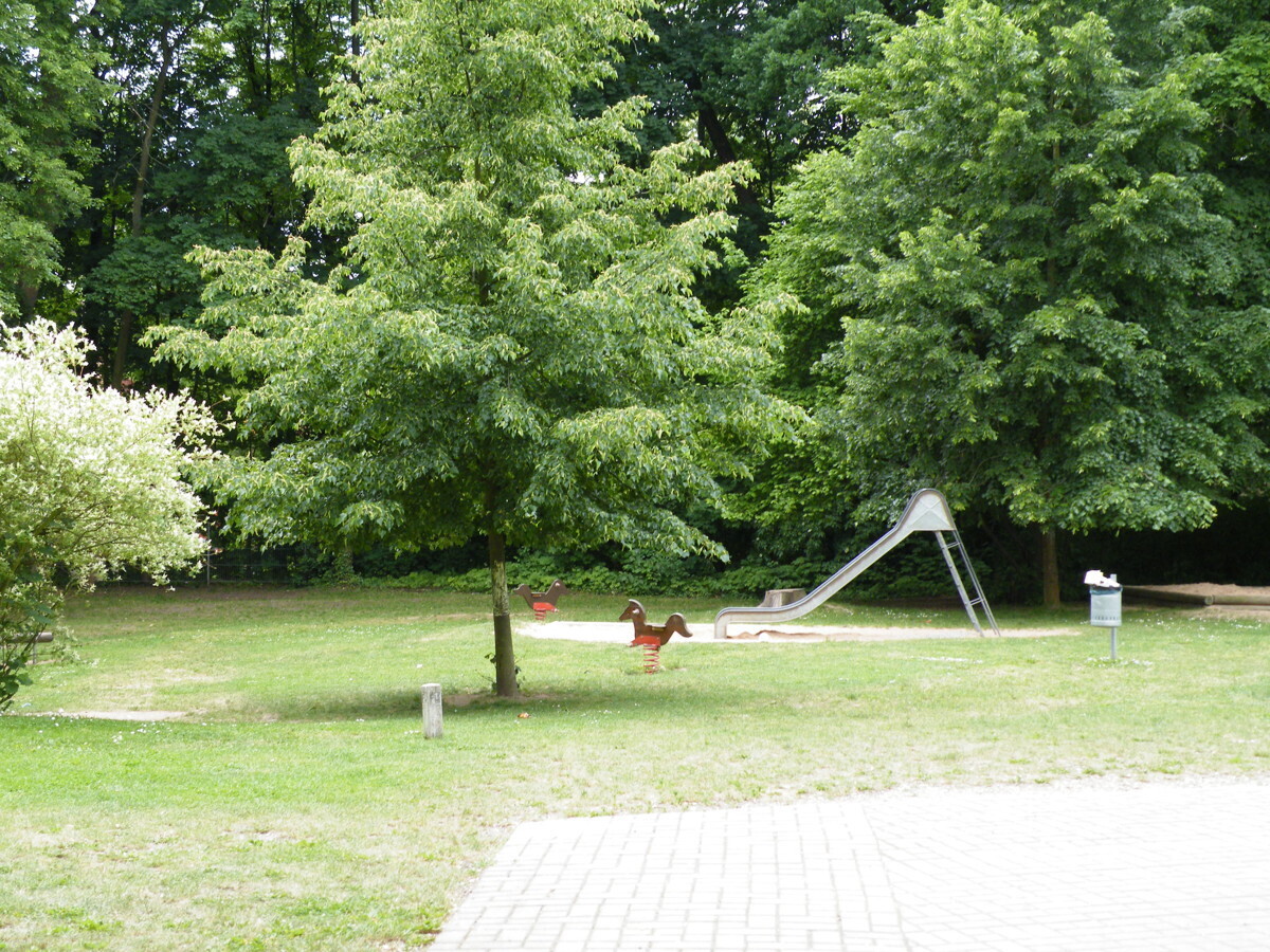 Kellerberg 26-30, Blick auf den Spielplatz