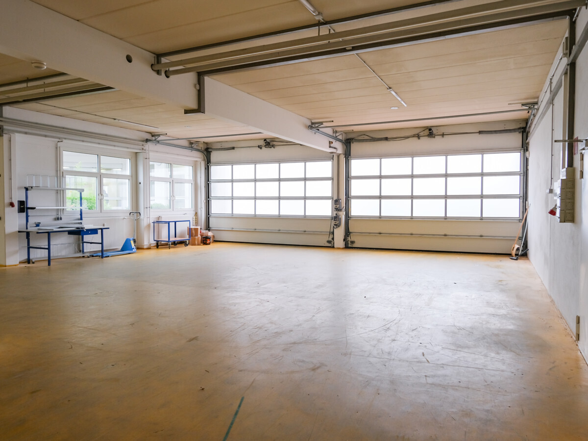 Lagerfläche mit 2 Rolltoren