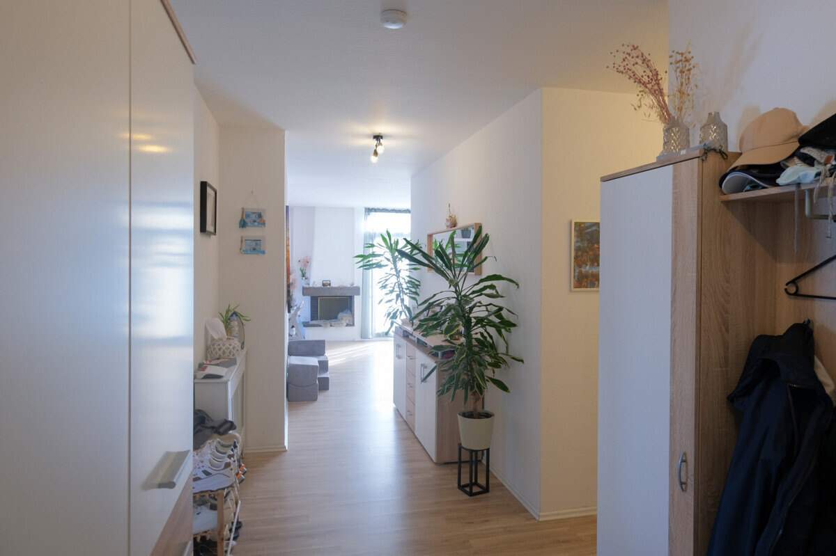 Flur- Blick Wohnzimmer