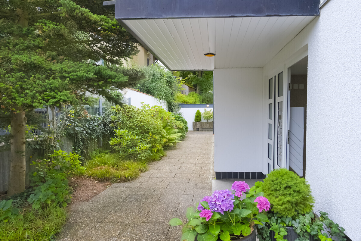 Weg zum Hauseingang