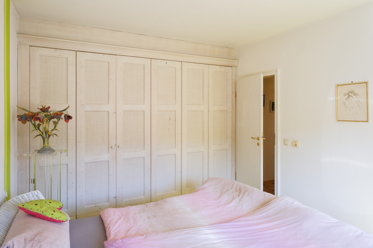 Schlafzimmer - versteckter Zugang zum Schrankzimmer