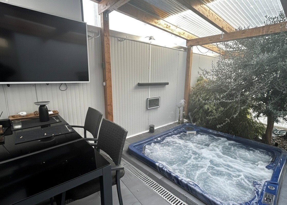 Wintergarten mit Whirlpool