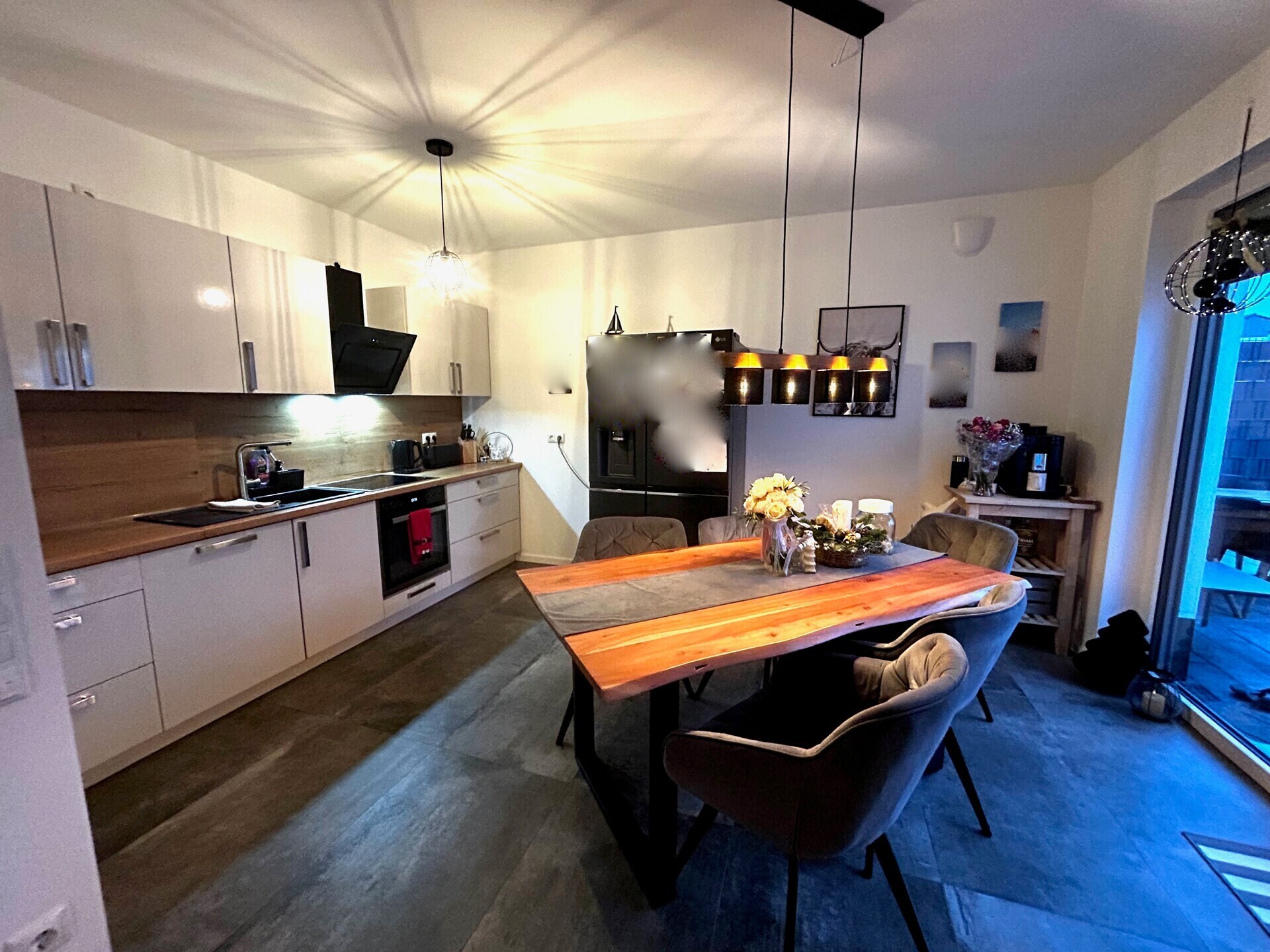 Esszimmer mit Küche