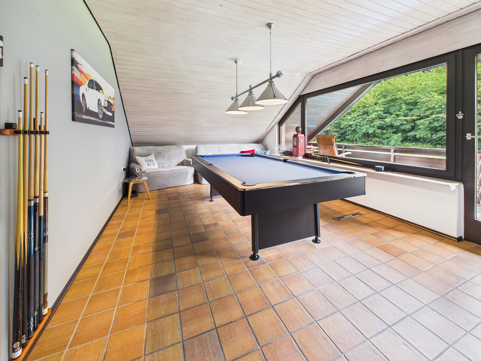Billard-/Wohnzimmer DG