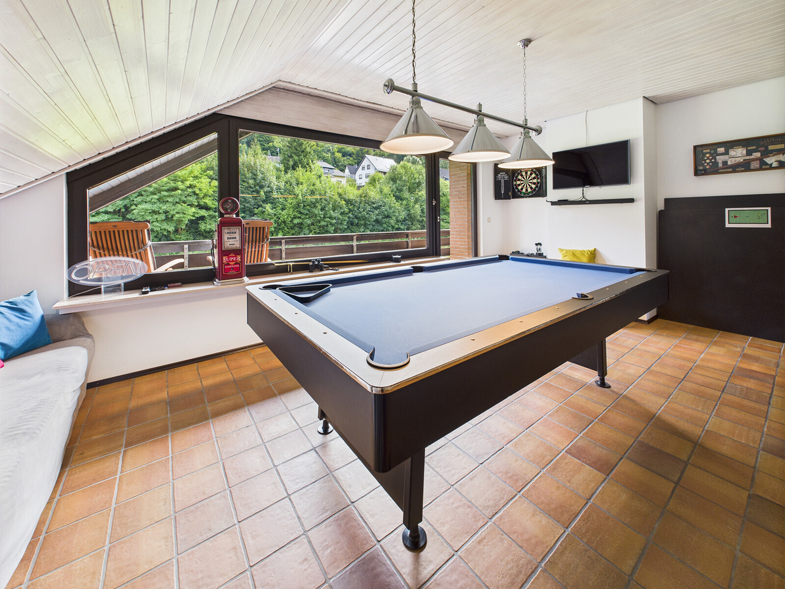 Billard-/Wohnzimmer DG