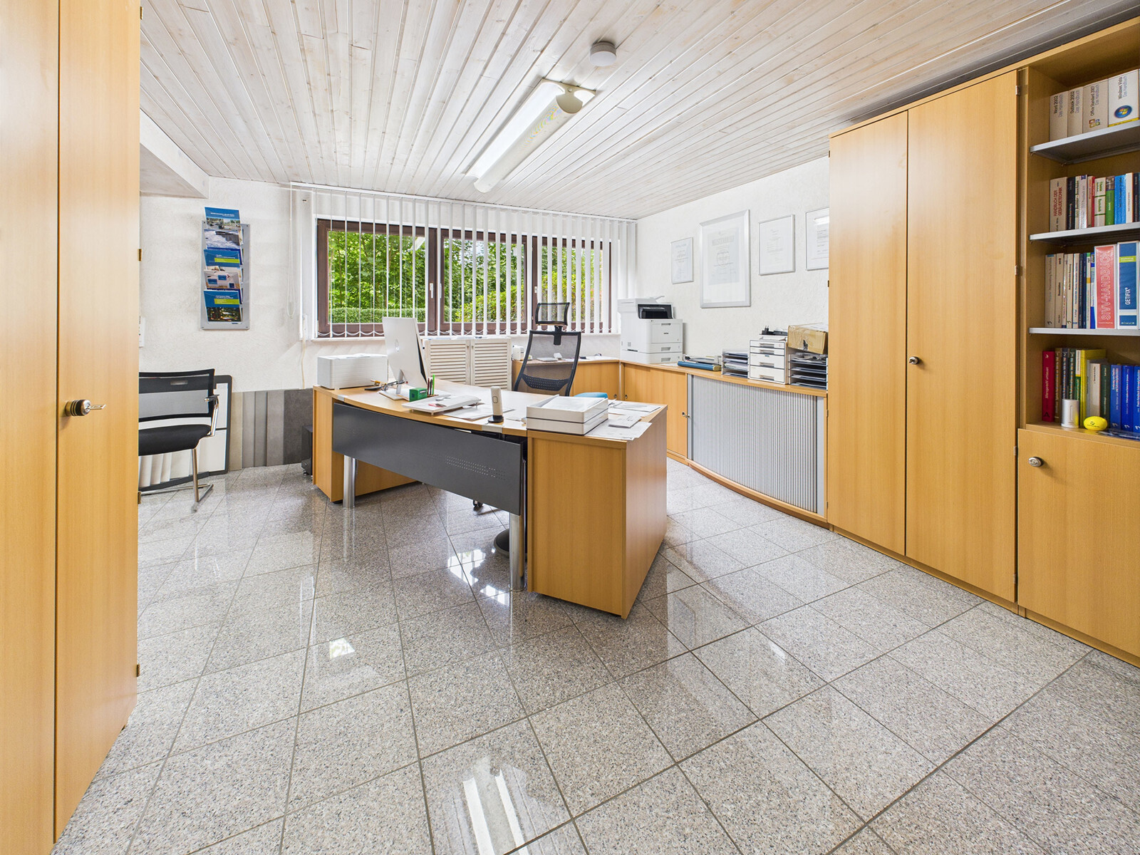 Büro KG