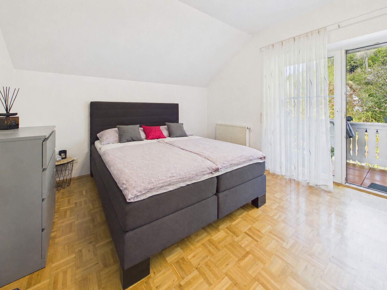Schlafzimmer DG