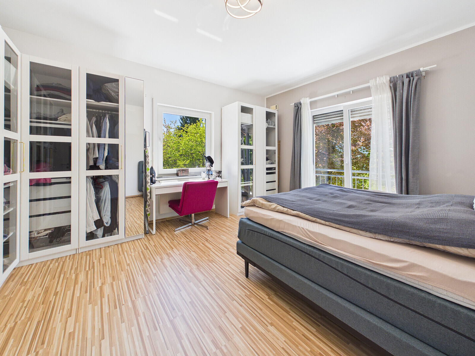 Schlafzimmer (1. OG)