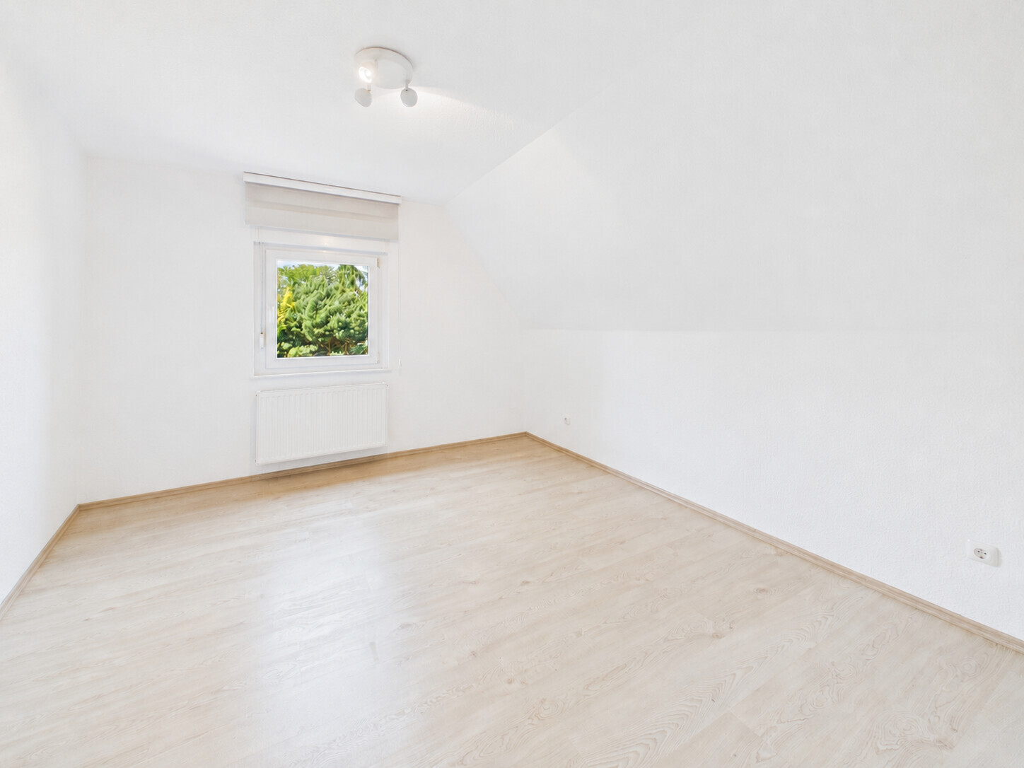 Schlafzimmer (DG)