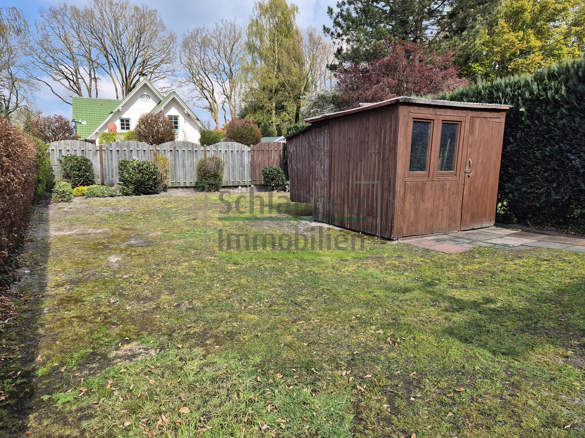 Gartenhaus REH links
