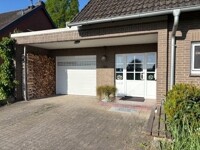 Eingangsbereich mit Garage