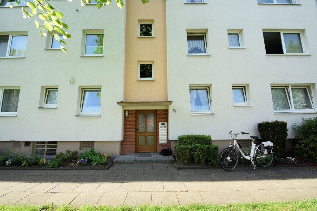 6 Parteienhaus mit Eingang
