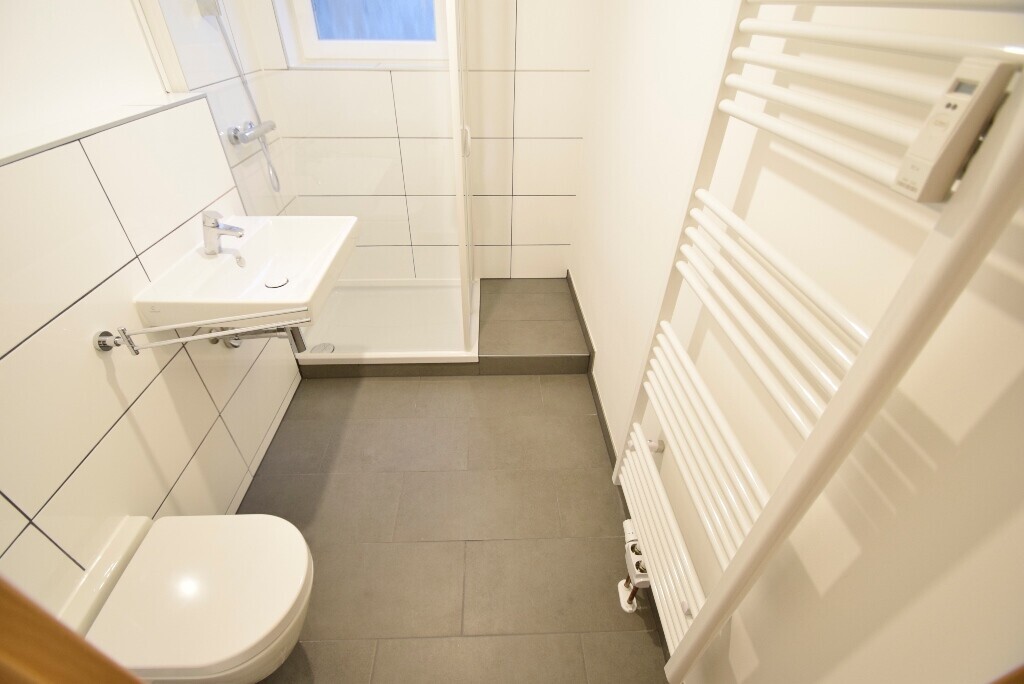 Badezimmer mit Dusche