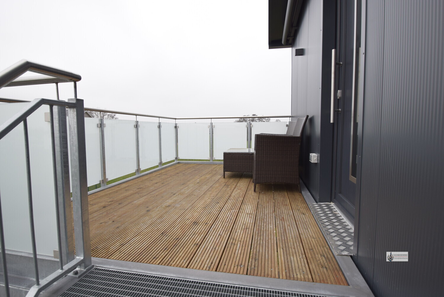 Balkon vor der Eingangstür