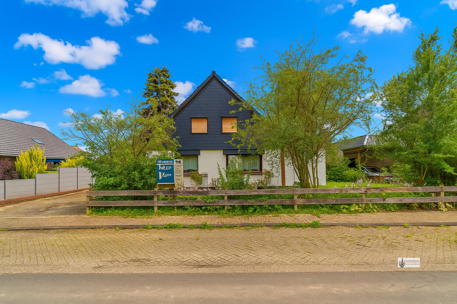 Westseite mit Einnahmequelle Zigarettenautomat