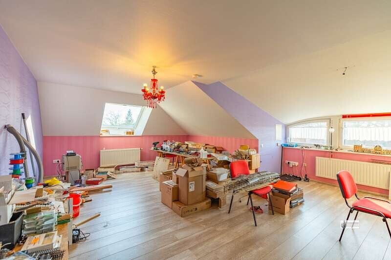 Großer Raum im OG genutzt für die Eisenbahnanlage