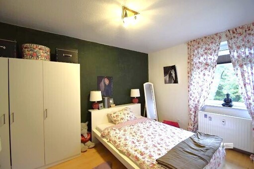 Schlafzimmer 1